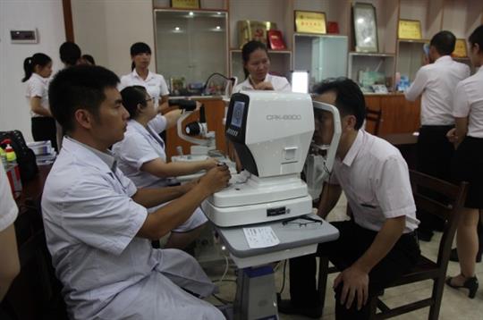 集团和开云唯一官网_开云（中国）
公司组织员工开展爱眼健康检查
